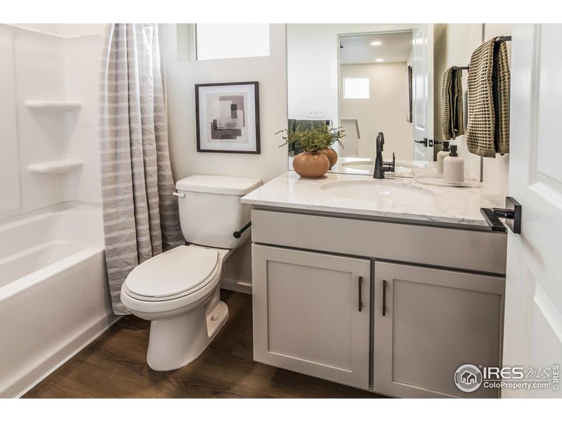 EXAMPLE PHOTO: SECONDARY BATH