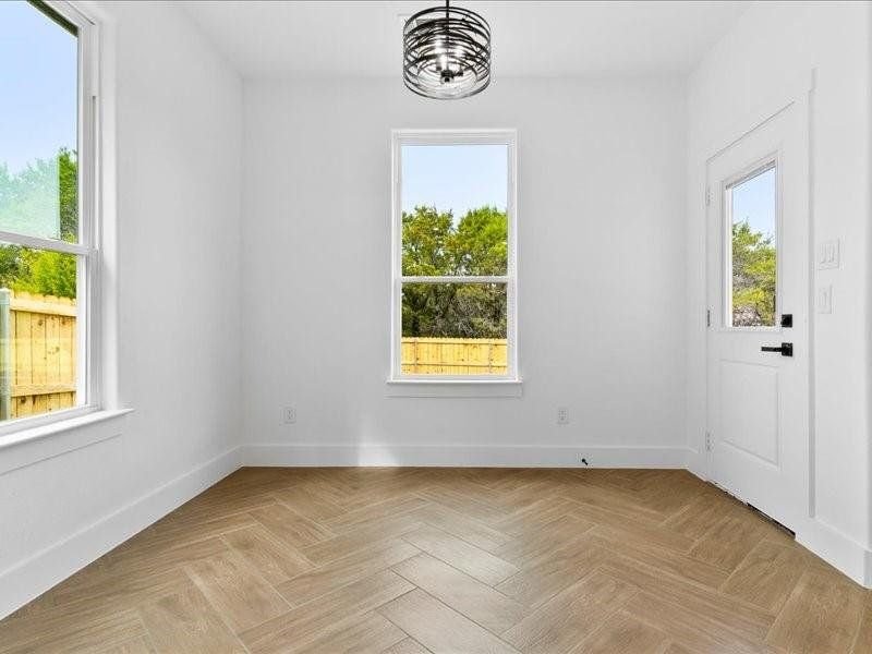 Spacious, unfurnished interior of a new home in , Granbury (Image 14).