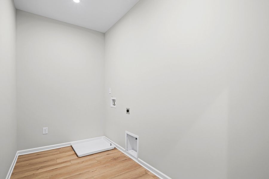 Representative unfurnished interior of a home built from the Edenton by Fischer Homes in Easton Park, Dallas (Image 29).