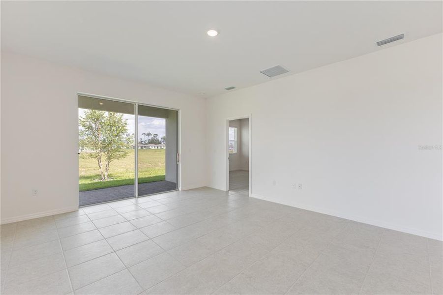 Spacious, unfurnished interior of a new home in Highfield at Twisted Oaks, Wildwood (Image 9).