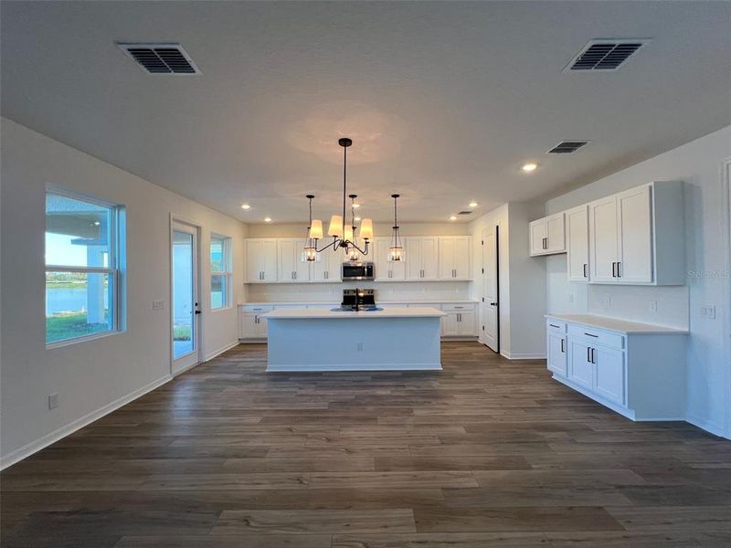 Spacious, unfurnished interior of a new home in Hawks Run, Kissimmee (Image 15). Spacious, unfurnished interior of a new home in Hawks Run, Kissimmee (Image 15).