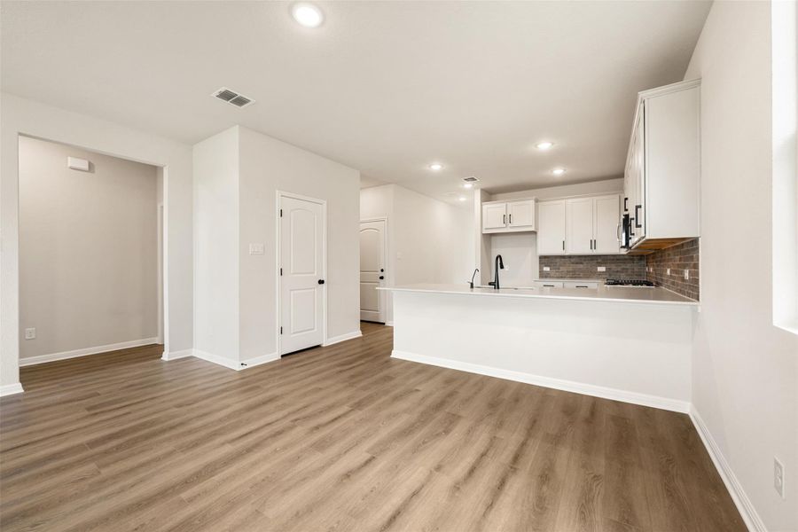 Spacious, unfurnished interior of a new home in Patterson Ranch, Georgetown (Image 19).