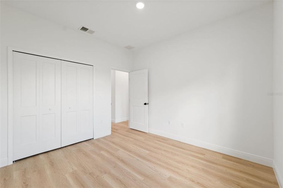 Spacious, unfurnished interior of a new home in , Ocala (Image 26).