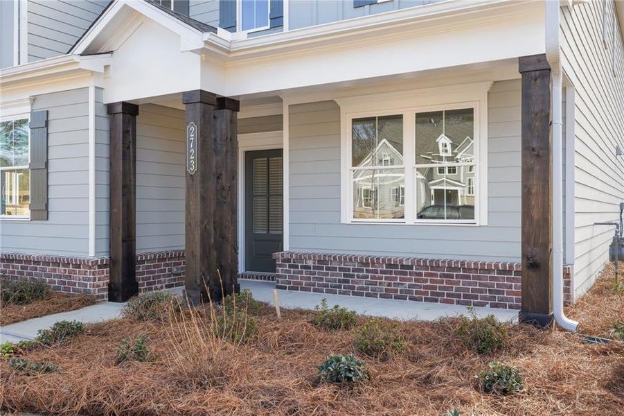 Exterior details and patio area of a home in Oak Valley Estates, Marietta (Image 4).