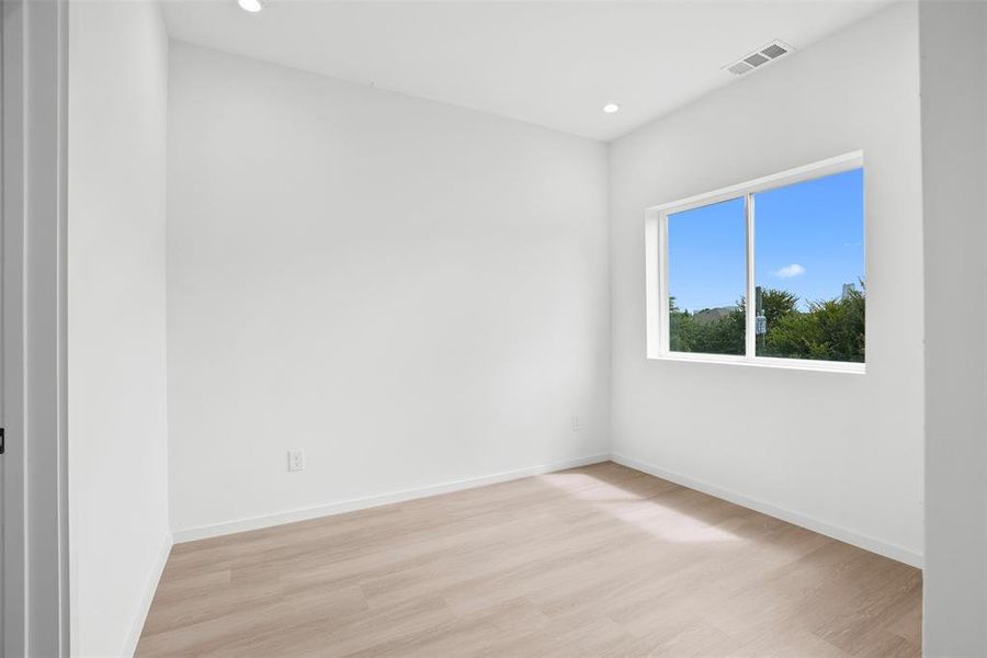 Spacious, unfurnished interior of a new home in , Dallas (Image 19).