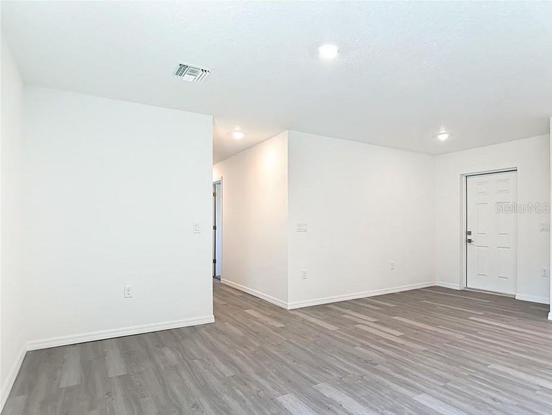 Spacious, unfurnished interior of a new home in , Lehigh Acres (Image 5).