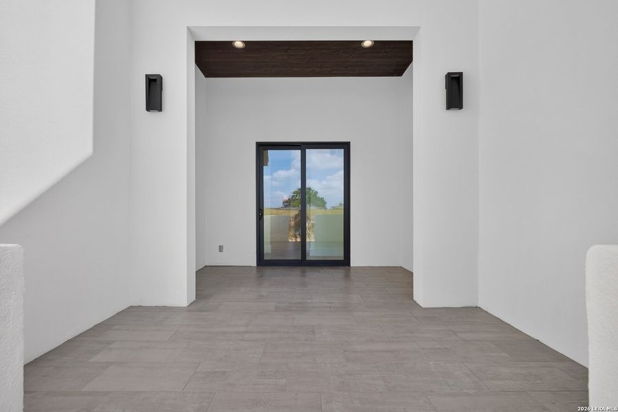 Spacious, unfurnished interior of a new home in , San Antonio (Image 22).