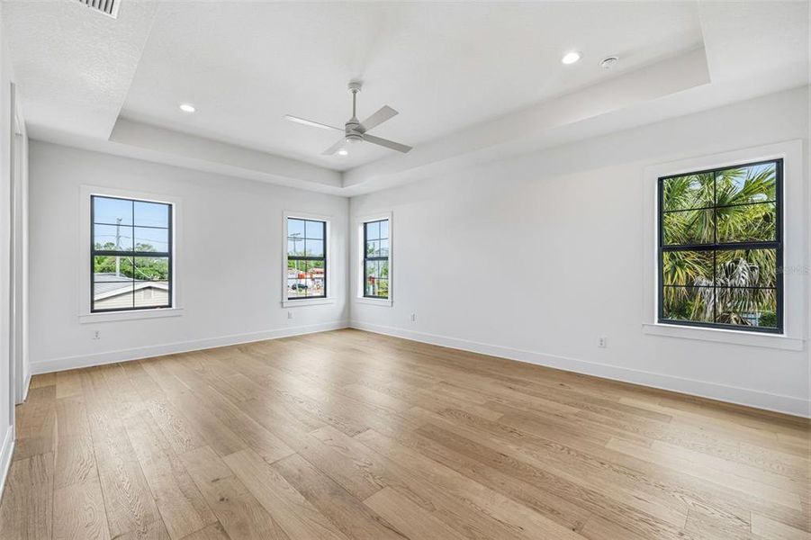 Spacious, unfurnished interior of a new home in , Tampa (Image 34).