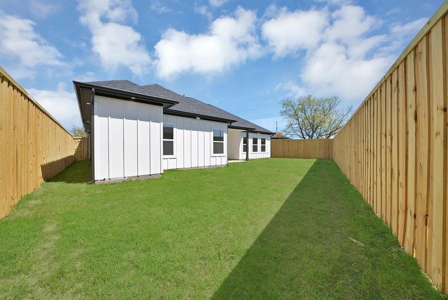 Exterior details and patio area of a home in , The Colony (Image 3).