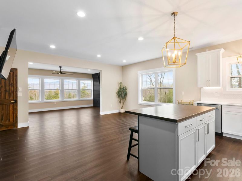 Open Concept Kitchen/Dining