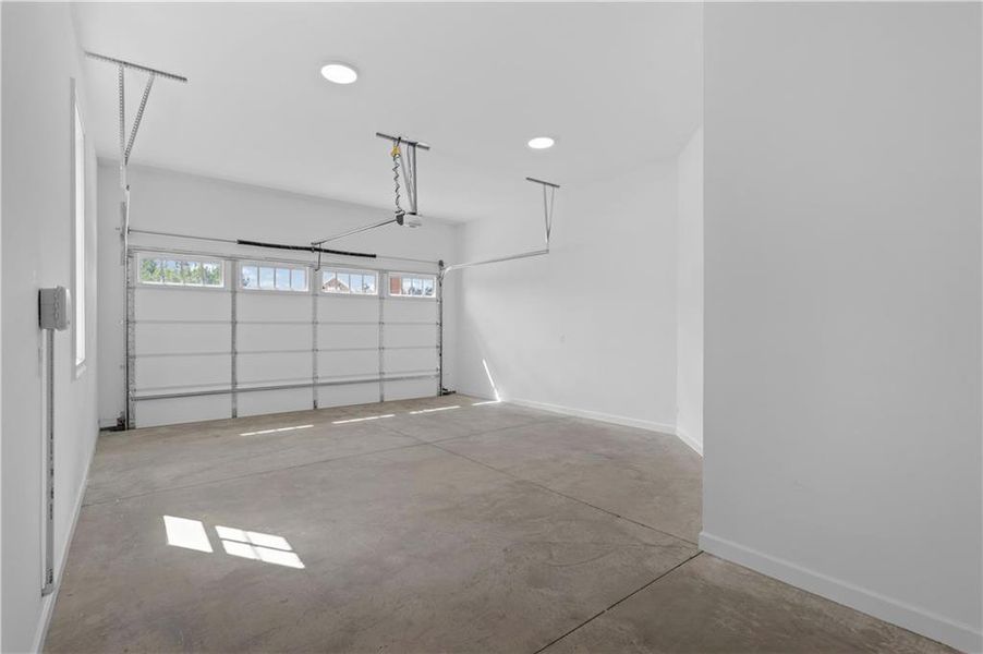 Spacious, unfurnished interior of a new home in Laurel View, Suwanee (Image 25).
