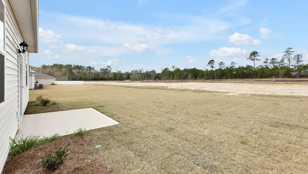 Exterior details and patio area of a home in Eagle Creek, Bolivia (Image 2).