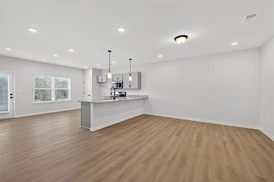 Spacious, unfurnished interior of a new home in Sanders Park, Austell (Image 26).