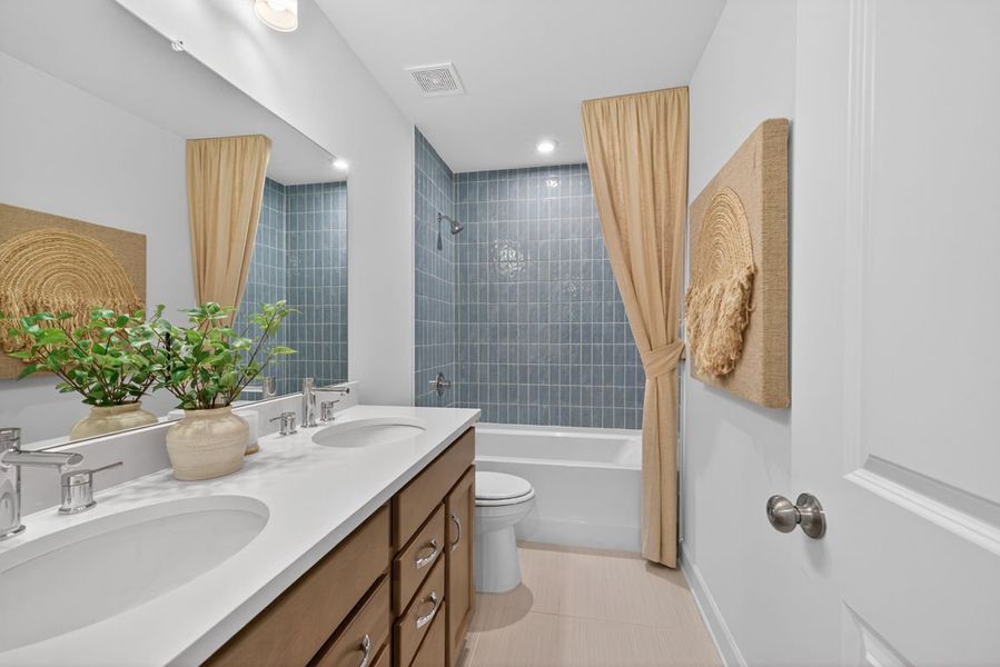 Representative furnished interior of a home built from the Hampton by Pulte Homes in Watermist at Mirror Lake, Villa Rica (Image 50).