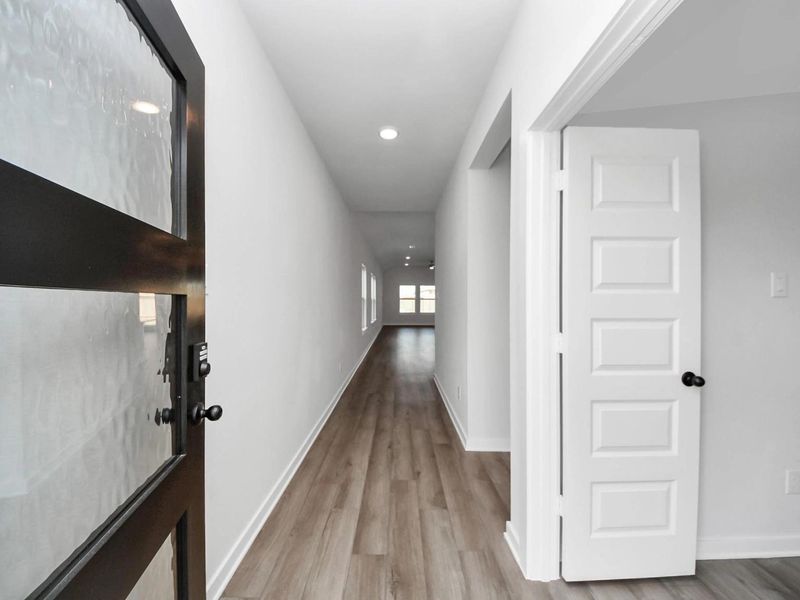 Spacious, unfurnished interior of a new home in River Ranch Meadows, Dayton (Image 17).