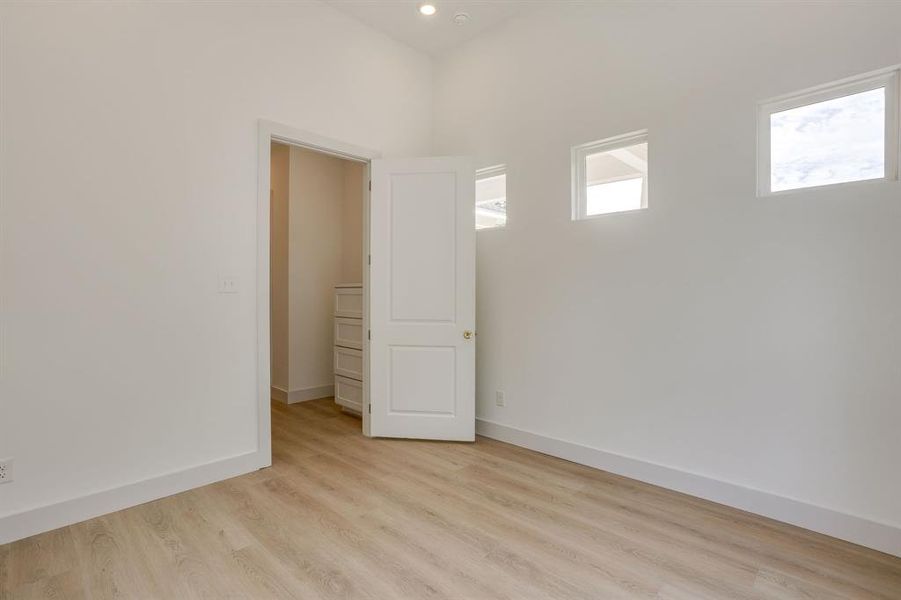 Spacious, unfurnished interior of a new home in , Sunset (Image 31).