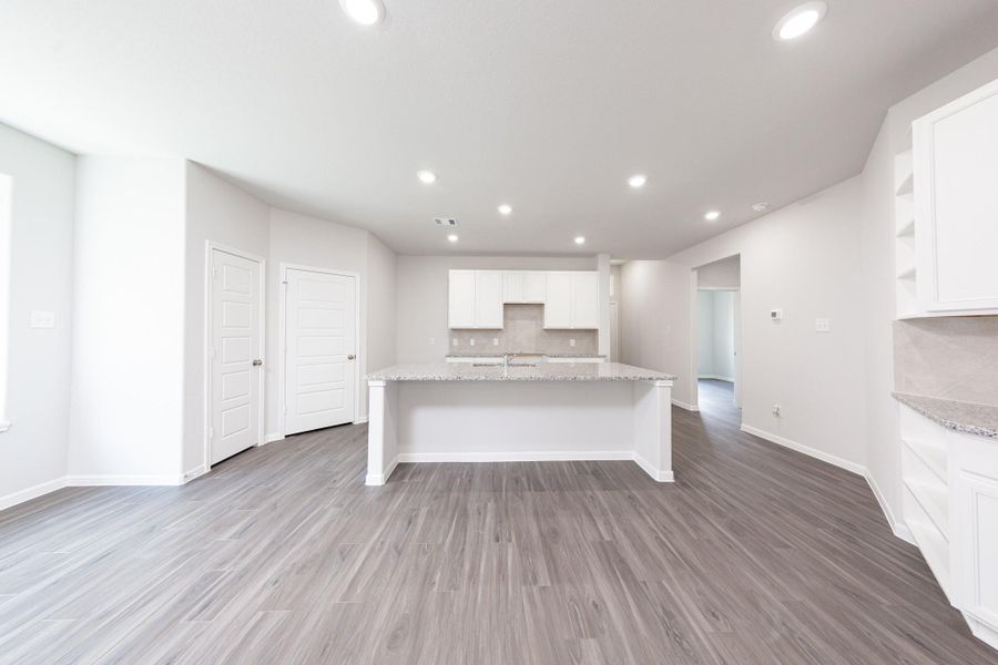 Spacious, unfurnished interior of a new home in Granger Pines, Conroe (Image 6). Spacious, unfurnished interior of a new home in Granger Pines, Conroe (Image 6).