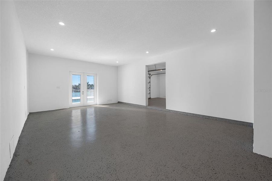 Spacious, unfurnished interior of a new home in , Treasure Island (Image 55).