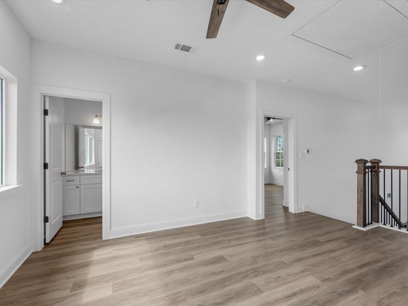 Spacious, unfurnished interior of a new home in , Galveston (Image 27).