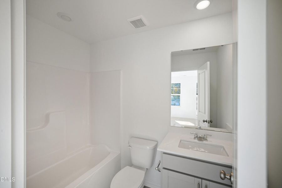 SUN_ElmGrove_Pic_Wyatt_Bath_1of1