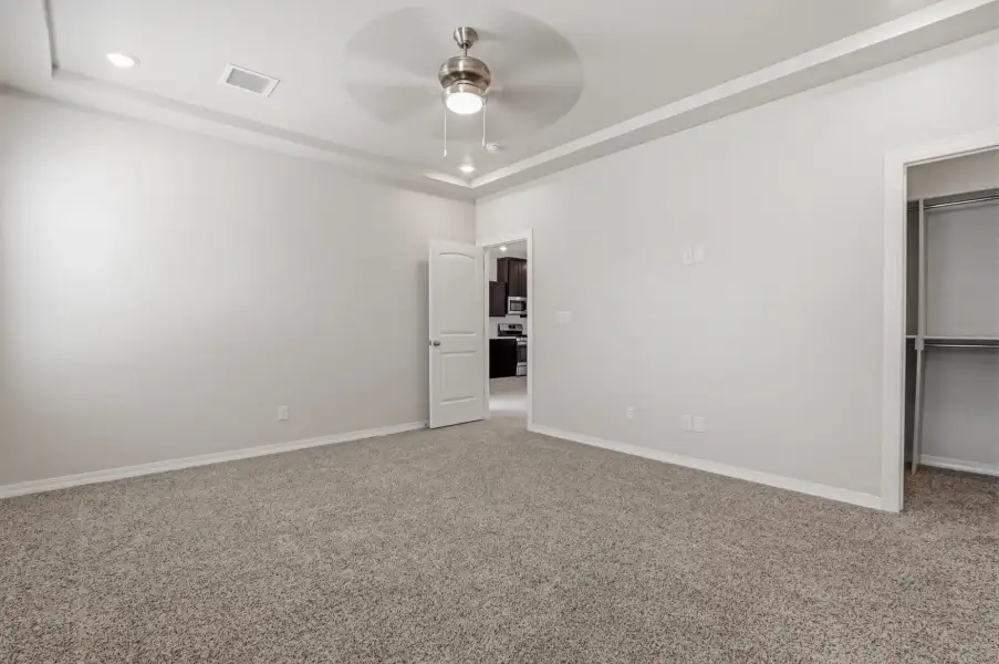Representative unfurnished interior of a home built from the Poppy by View Homes in Paseo del Este, El Paso (Image 20).