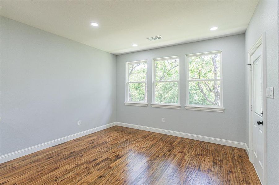 Spacious, unfurnished interior of a new home in , Runaway Bay (Image 26).