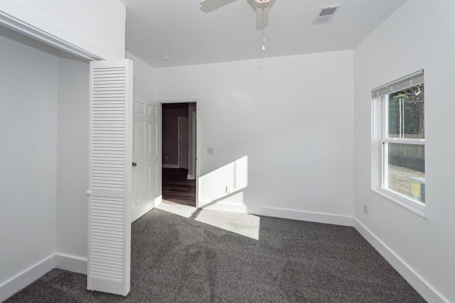 Spacious, unfurnished interior of a new home in , Goose Creek (Image 29).