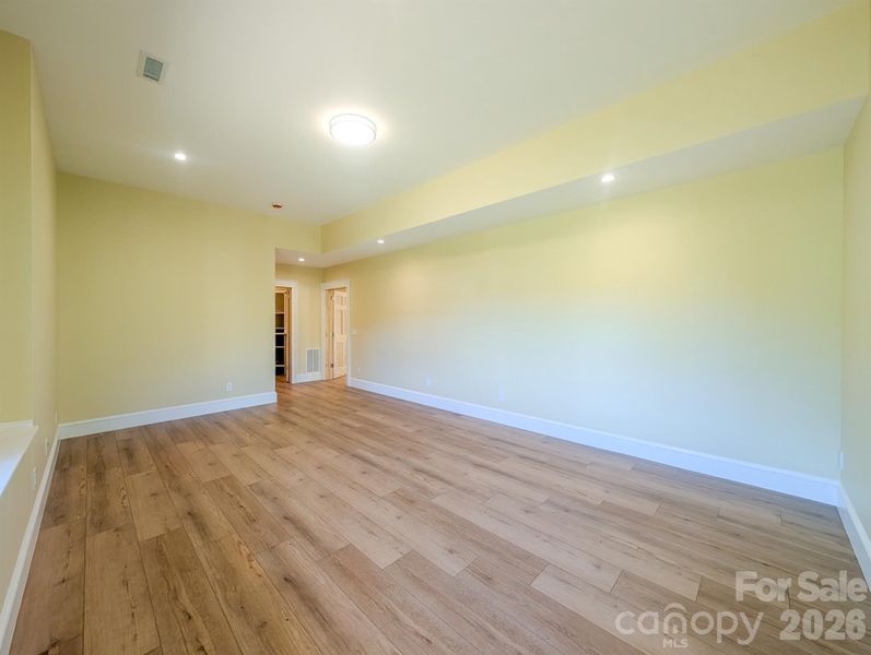 Spacious, unfurnished interior of a new home in , Burnsville (Image 26).