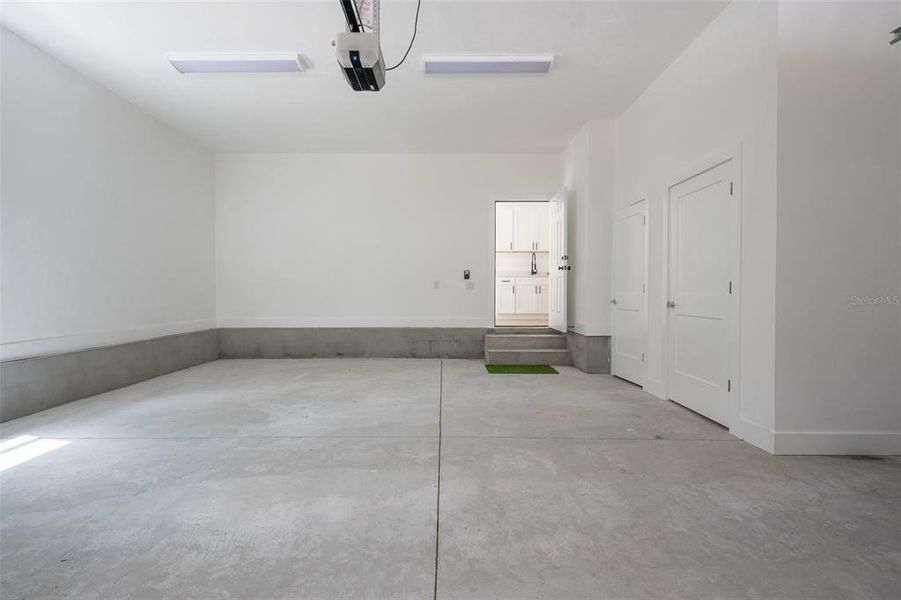 Spacious, unfurnished interior of a new home in , Micanopy (Image 23).