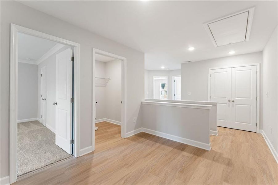 Spacious, unfurnished interior of a new home in Cherokee Township, Acworth (Image 19).