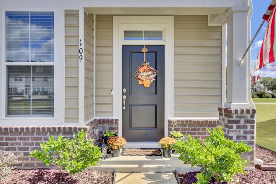 Exterior details and patio area of a home in , Summerville (Image 3).
