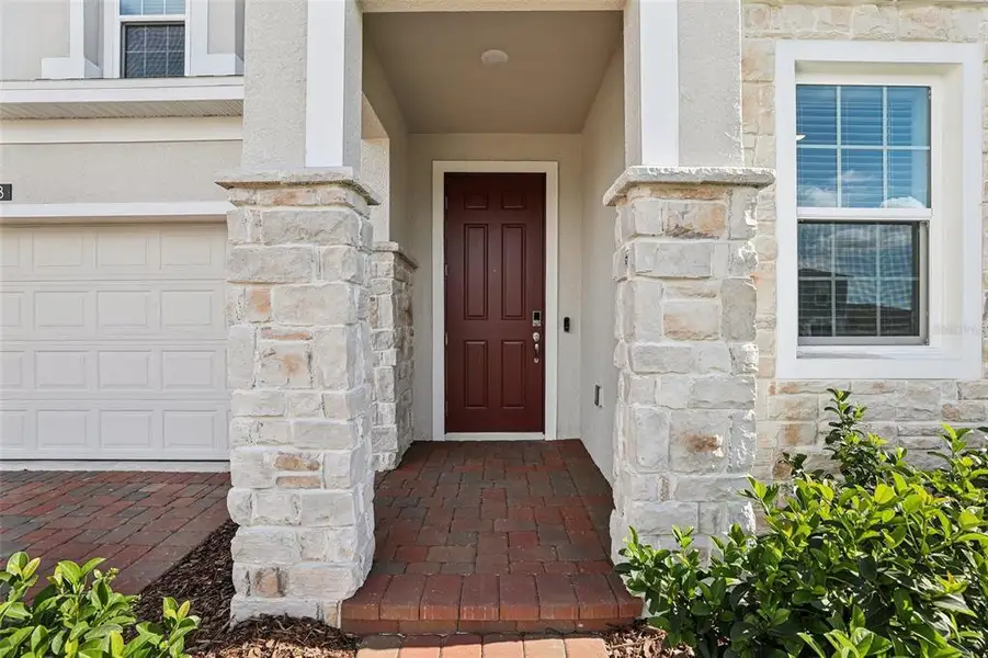 Exterior details and patio area of a home in Trinity Place, St. Cloud (Image 4).