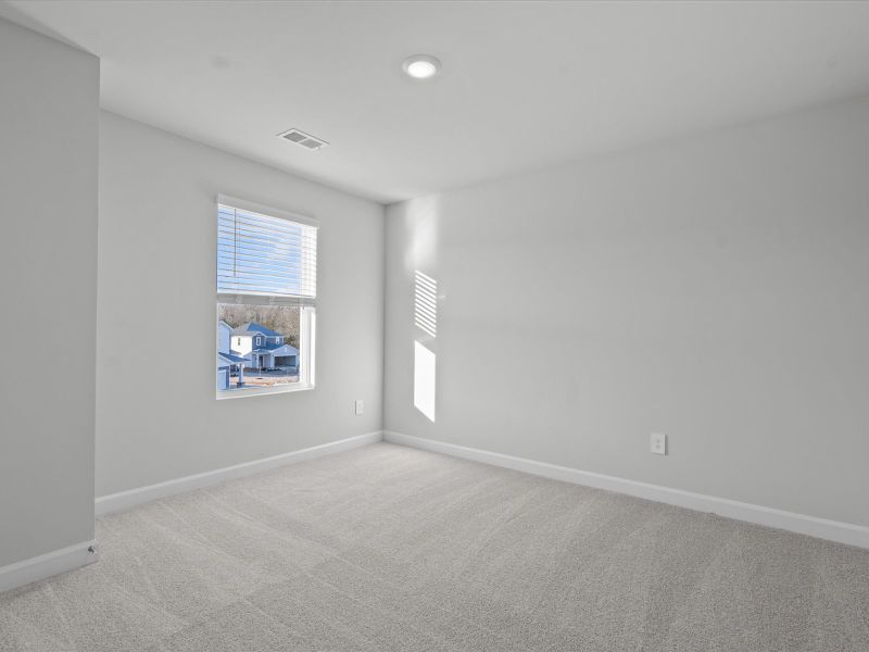 Spacious, unfurnished interior of a new home in Village at White Pine, Pendleton (Image 18).