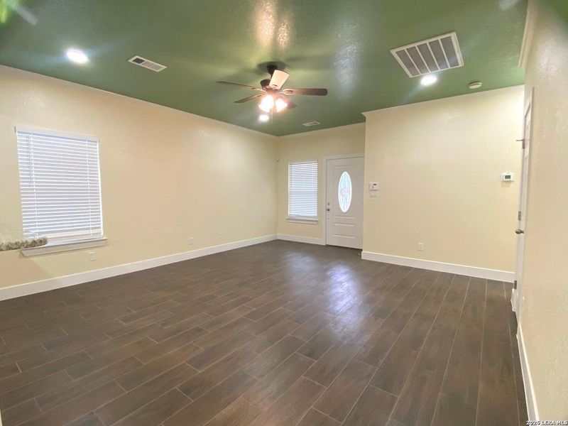 Spacious, unfurnished interior of a new home in , San Antonio (Image 17).