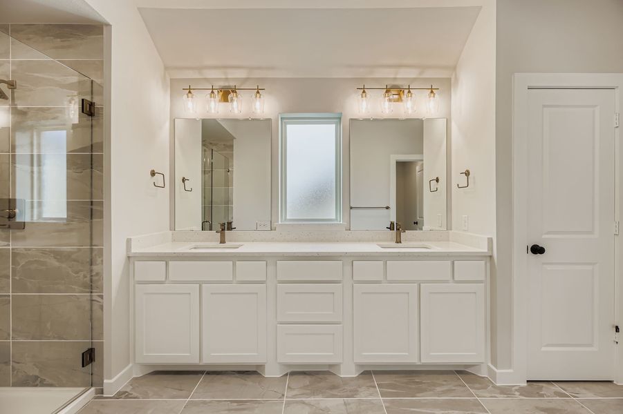 3520 Chivalry Lane - Main Bathroom 3520 Chivalry Lane - Main Bathroom