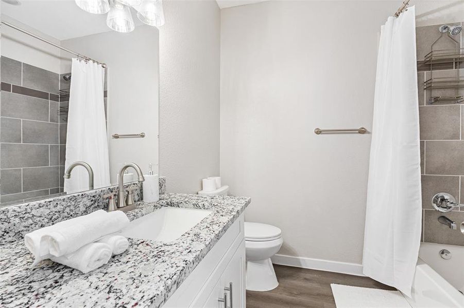 Furnished interior view inside a new home in , Dallas (Image 11).