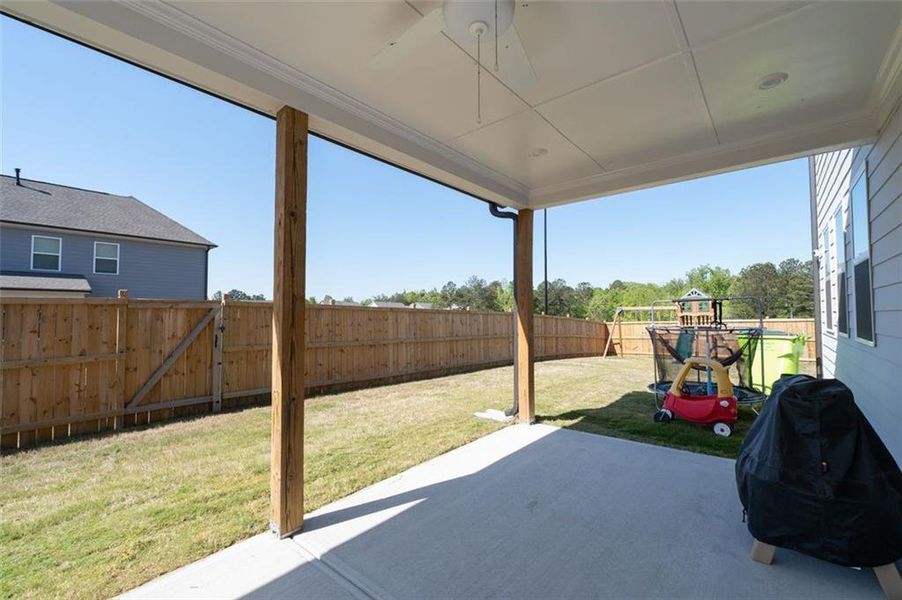Exterior details and patio area of a home in , Dallas (Image 4).