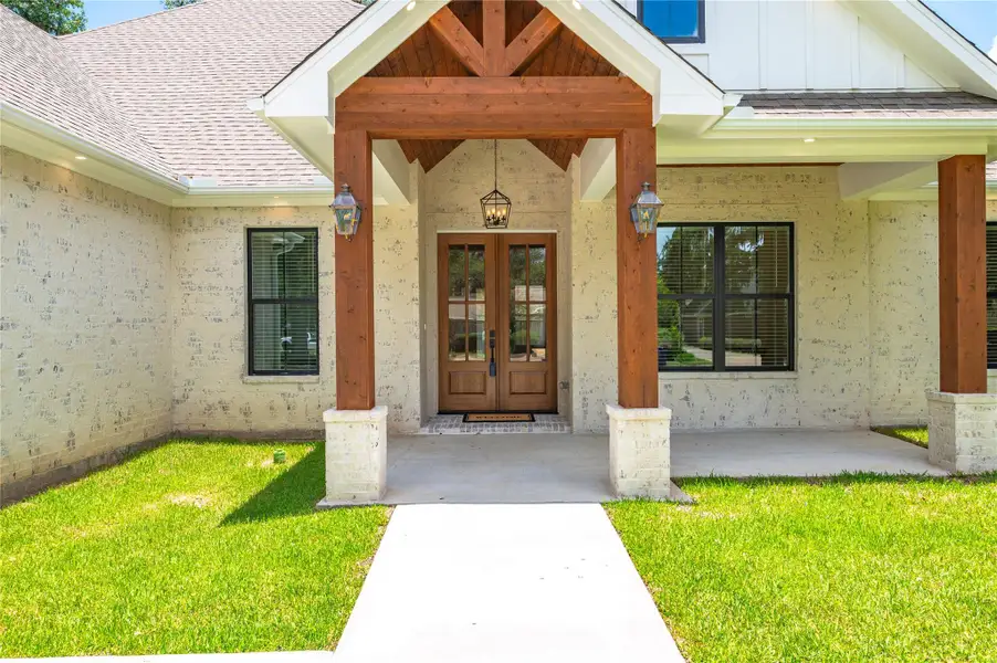 Exterior details and patio area of a home in , West Columbia (Image 36).