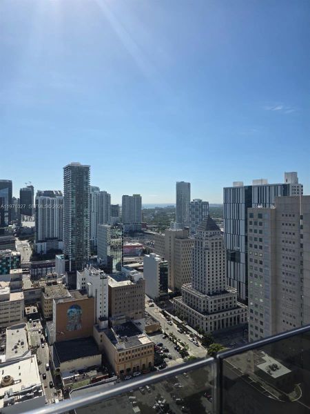 Condo located in Miami, FL showcasing its design and architecture (Image 28).