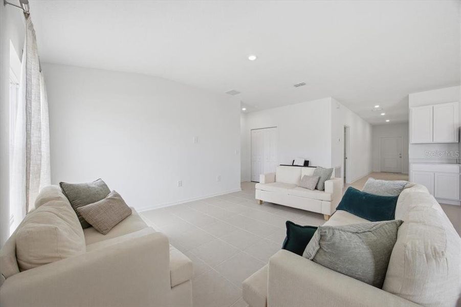 Furnished interior view inside a new home in Hunt Club Groves, Lake Wales (Image 14).