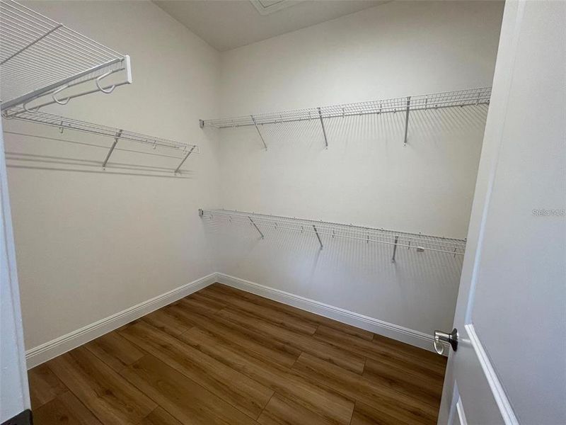 Spacious, unfurnished interior of a new home in , Orlando (Image 14).