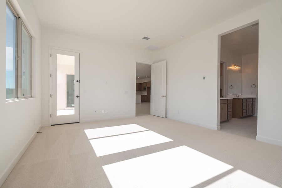 Spacious, unfurnished interior of a new home in Soleo, San Tan Valley (Image 15).
