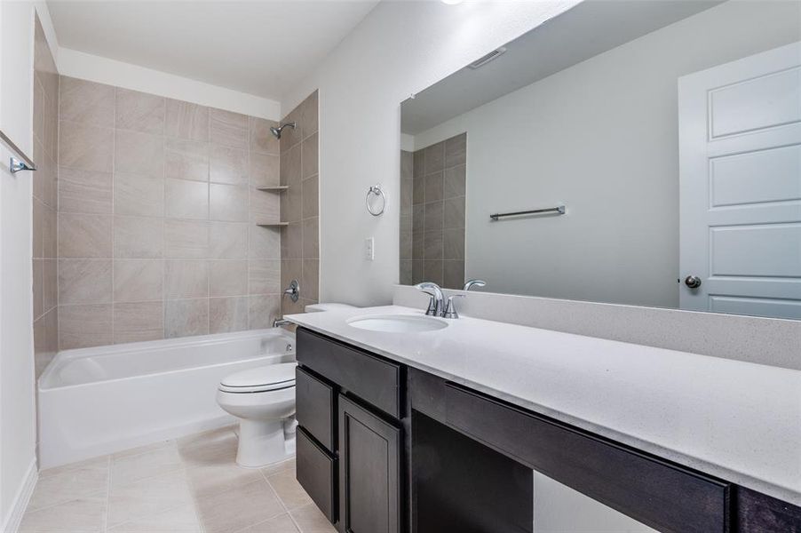 Furnished interior view inside a new home in Cottonwood Creek, Seagoville (Image 8).