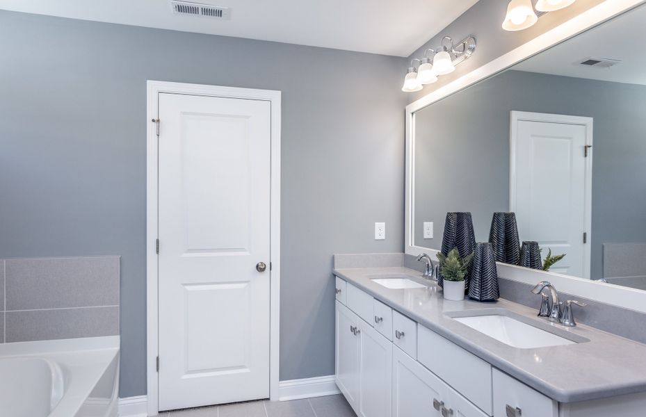 Representative furnished interior of a home built from the Continental by Pulte Homes in Riverlights, Wilmington (Image 15).