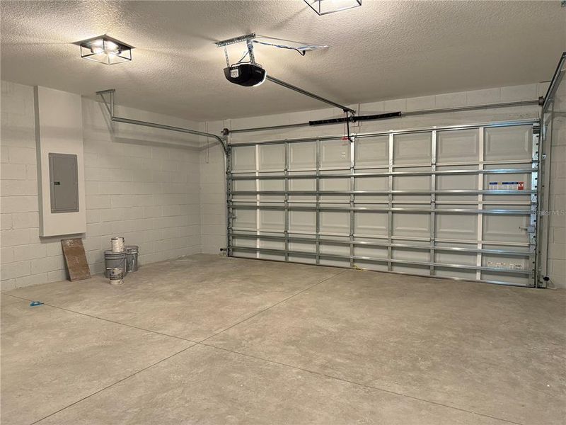 Spacious, unfurnished interior of a new home in , Ocala (Image 7).