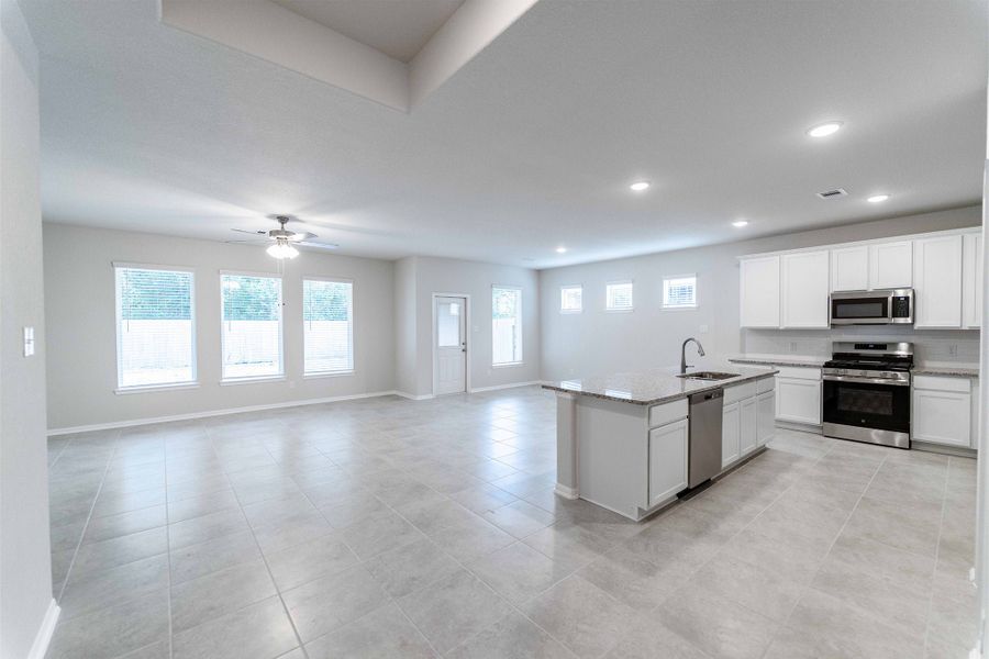 Spacious, unfurnished interior of a new home in Martha's Vineyard, Alvin (Image 22).