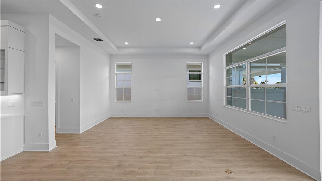 Spacious, unfurnished interior of a new home in Esprit at Avenir, Palm Beach Gardens (Image 21).