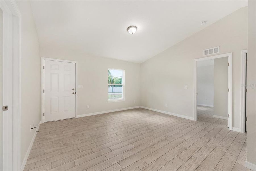 Spacious, unfurnished interior of a new home in , Ocala (Image 10).