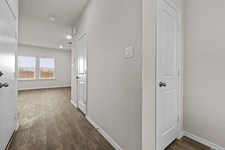 Spacious, unfurnished interior of a new home in Stonehill, San Antonio (Image 15).