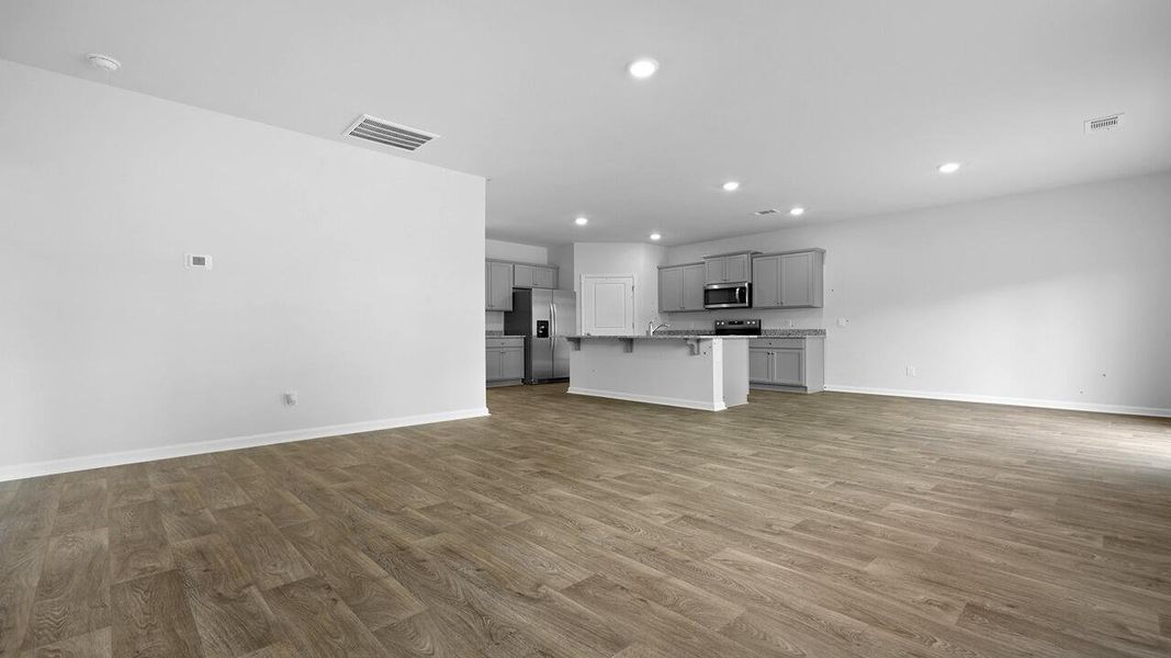 Spacious, unfurnished interior of a new home in Lakeview at Kitfield, Moncks Corner (Image 26).